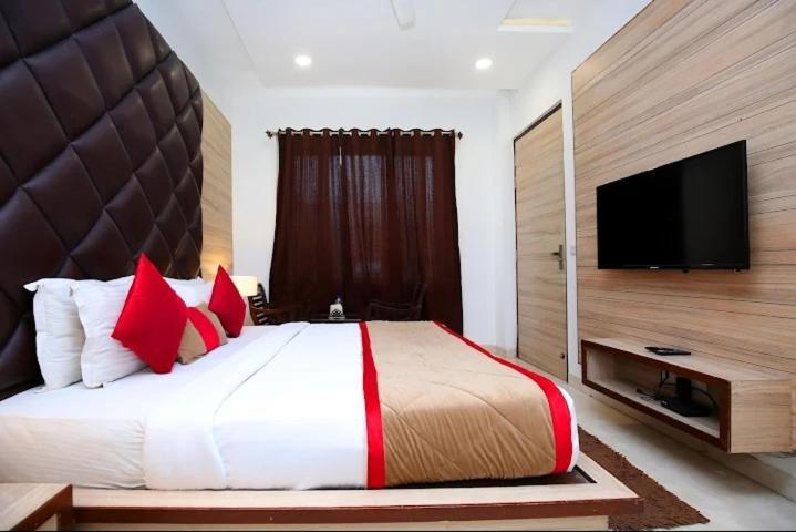 Hotel King'S Way Amritsar Buitenkant foto