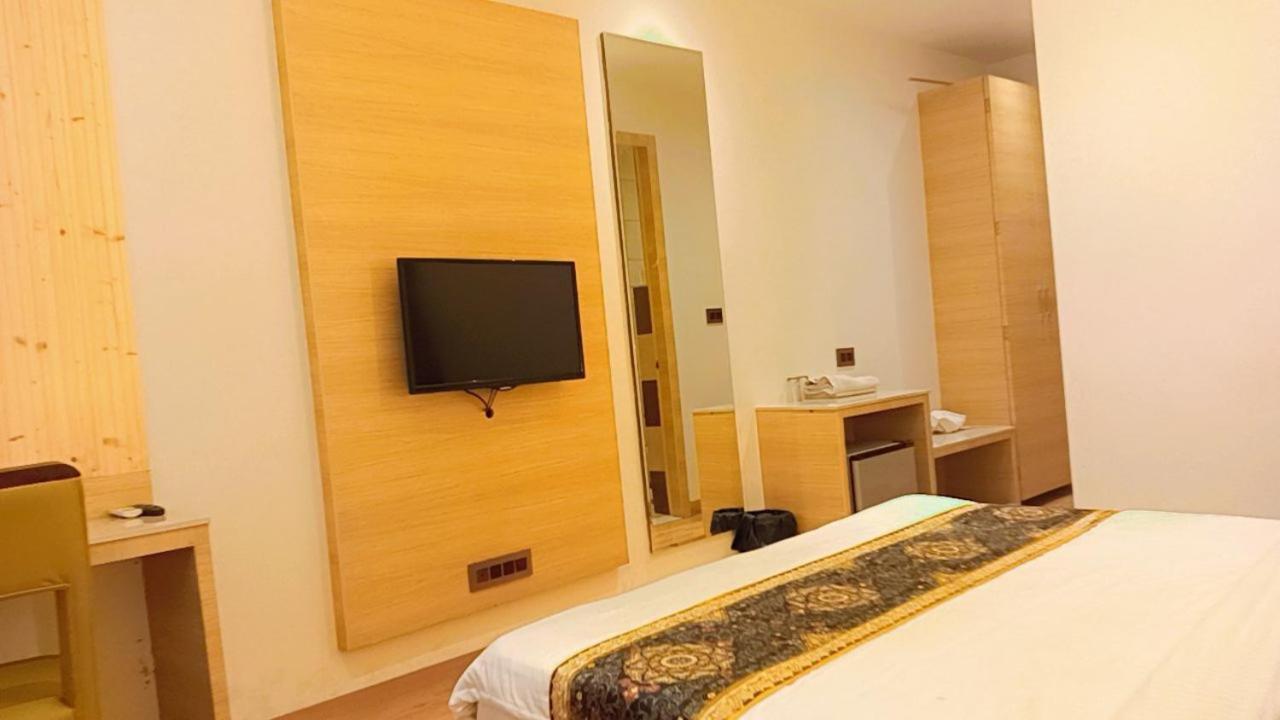 Hotel King'S Way Amritsar Buitenkant foto