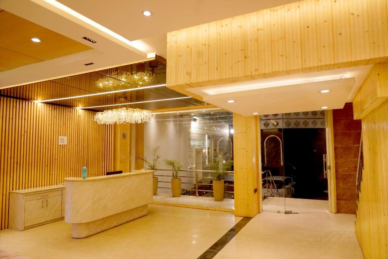 Hotel King'S Way Amritsar Buitenkant foto